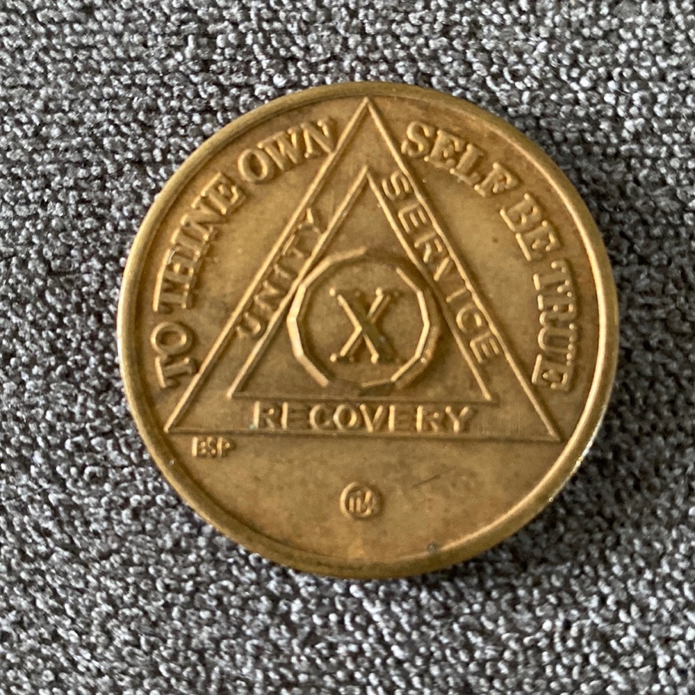 Vintage AA 10 year medallion/chip